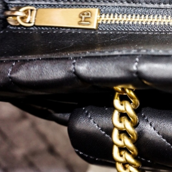 BEAUTIFUL HENRI BENDEL 712 ZIP TOTE - Picture 2 of 5